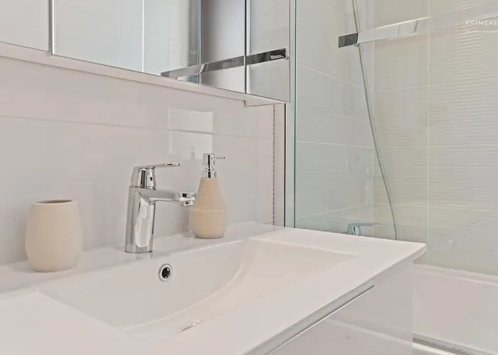 Апартаменти Sky Terrace 1br Near Unirii Square Бухарест